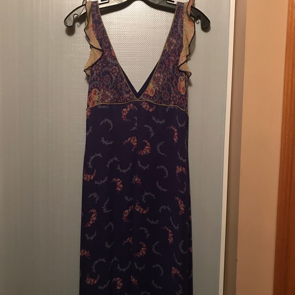 Beautifully Laundry maxi dress. Measurements taken lying flat: PTP-18 length-52